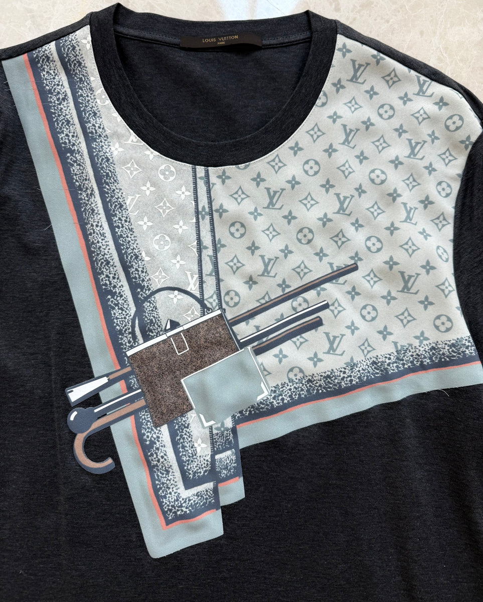Louis Vuitton Logo Print TShirt Sz XL – Wopsters Closet