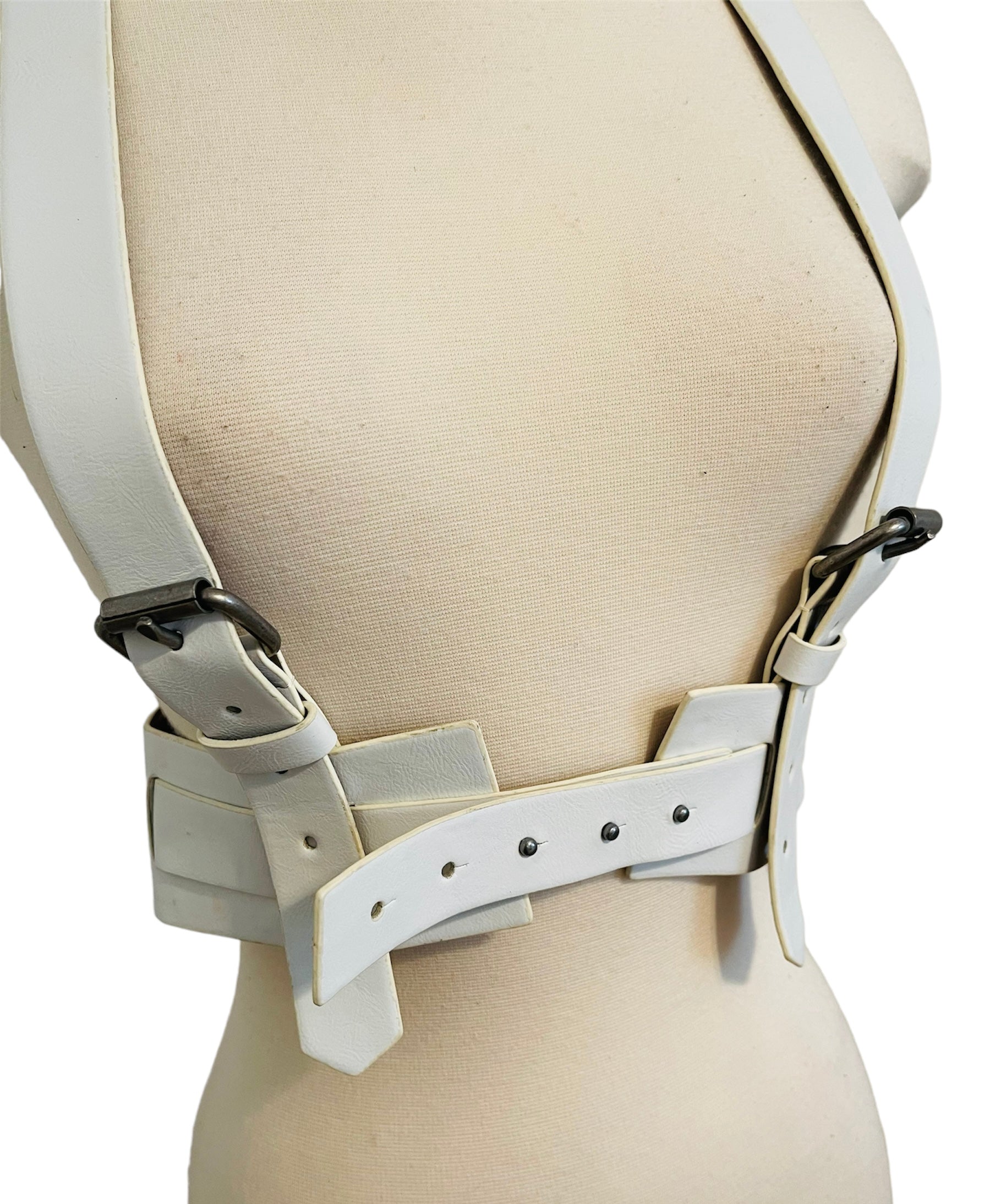 BCBG White Leather Harness Waist Belt Sz sm – Wopsters Closet display picture 2
