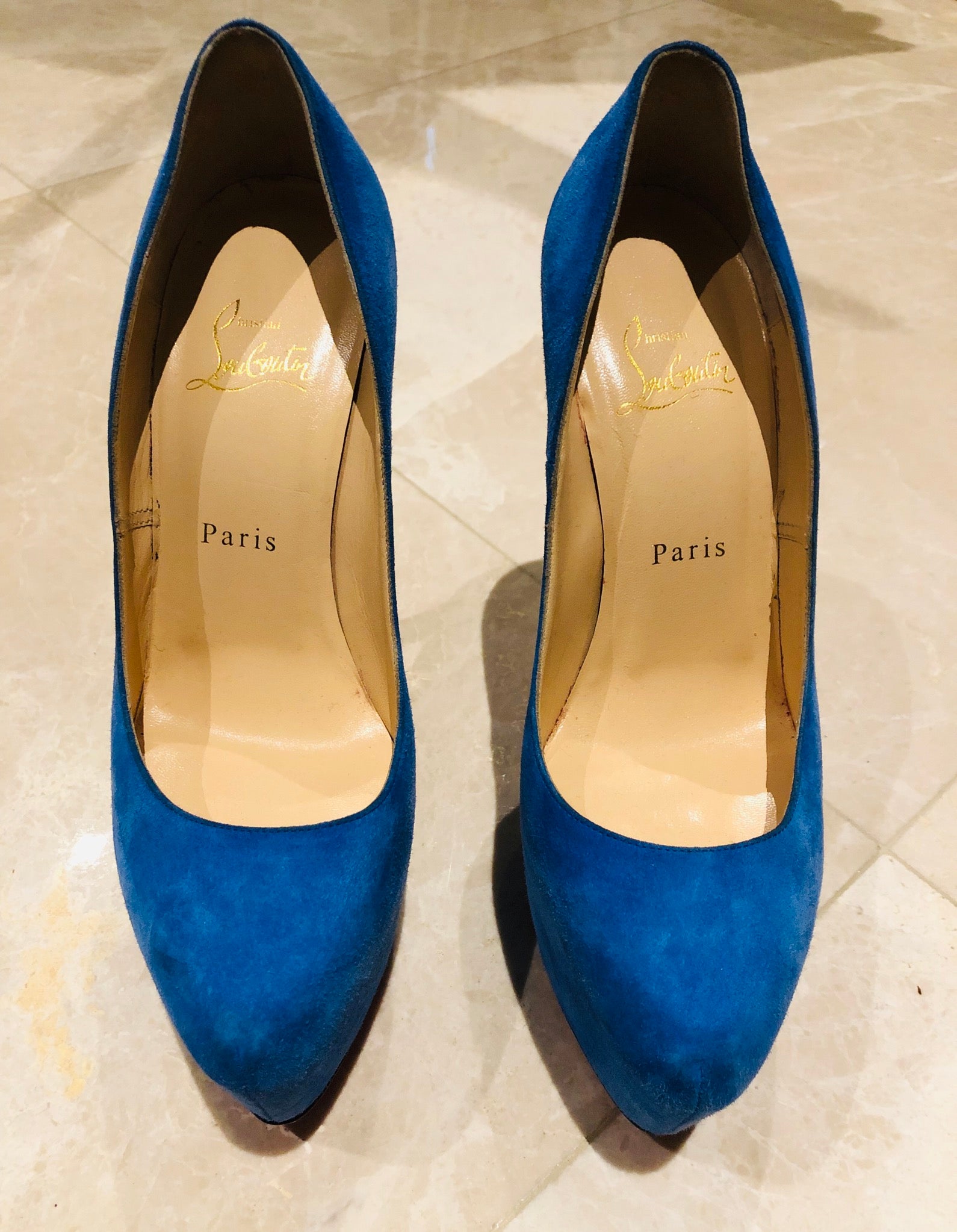 CHRISTIAN LOUBOUTIN Dafodile Blue Suede Pumps Sz 38.5 – Wopsters CHRISTIAN LOUBOUTIN Dafodile Blue Suede Pumps Sz 38.5 – Wopsters