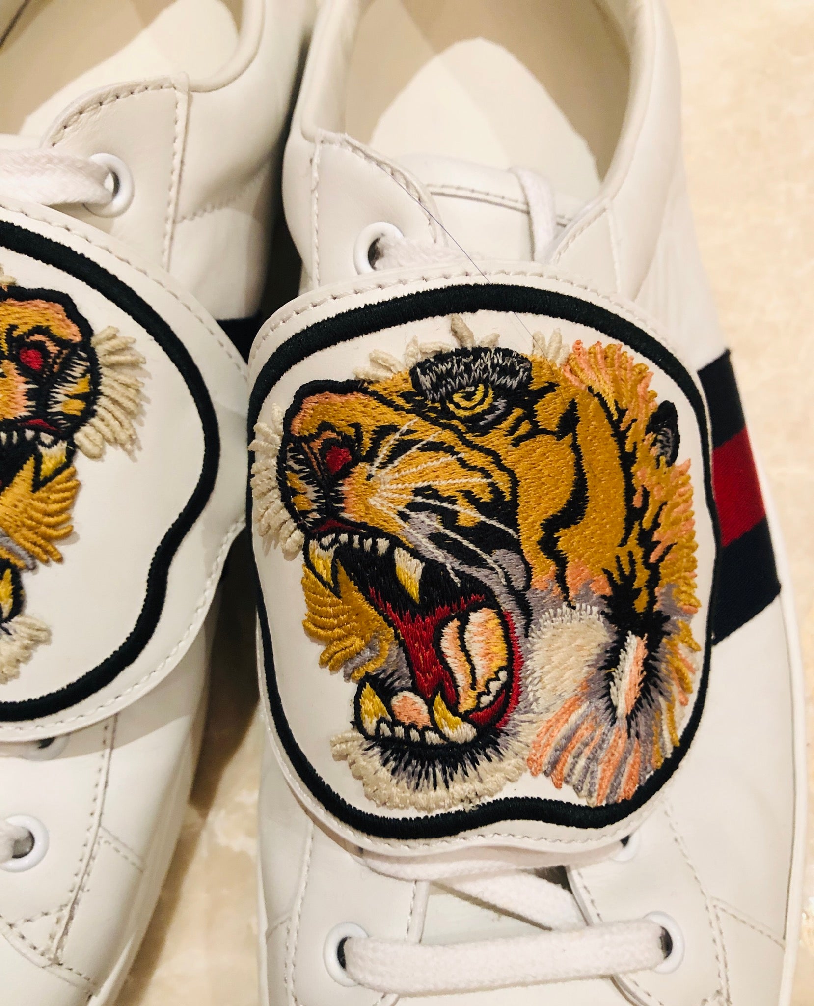 Gucci sneakers best sale tiger patch