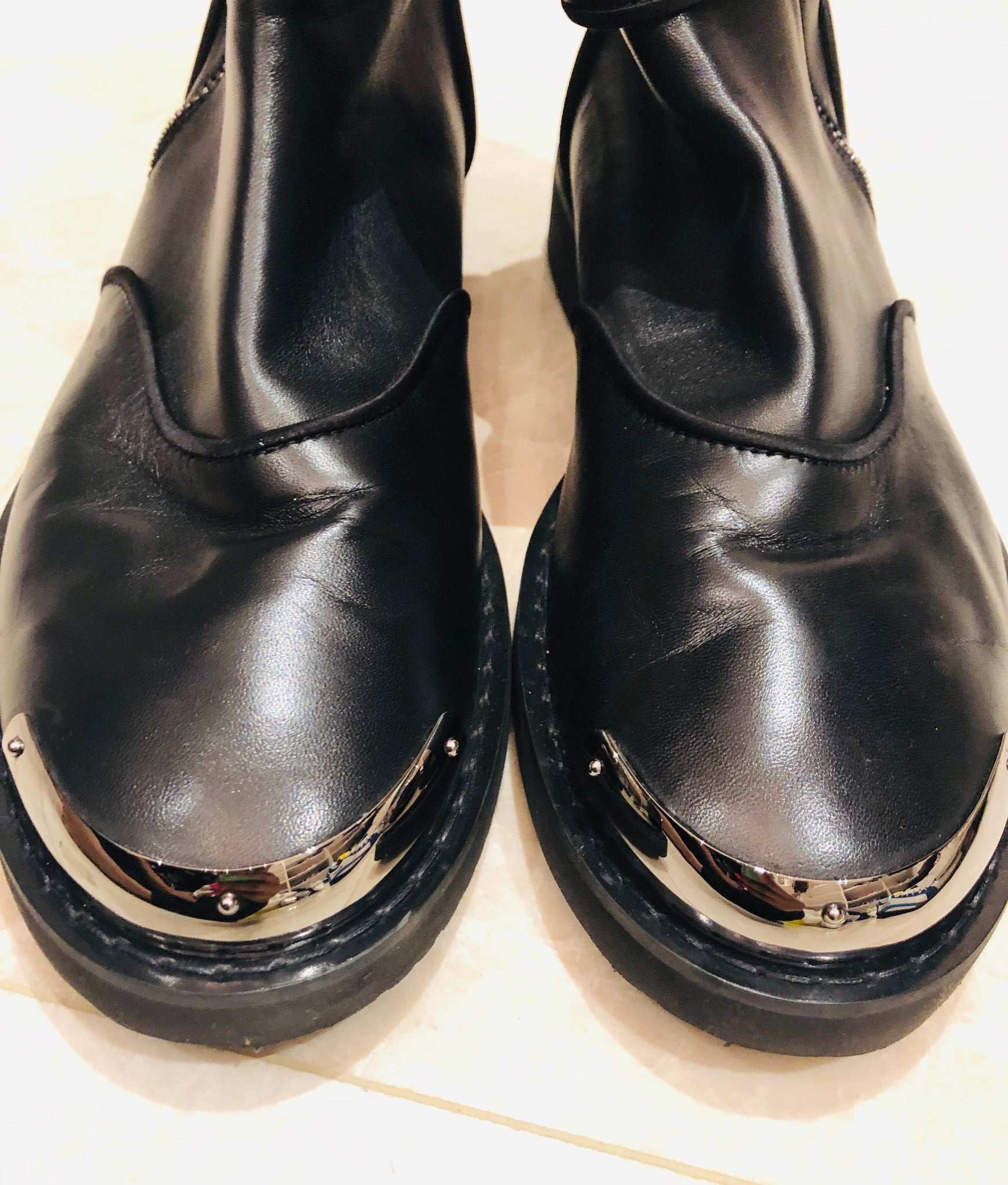 Giuseppe Zanotti Chelsea Boots
Metal zip
Leather sole with logo
Made in Italy GIUSEPPE ZANOTTI Leather platform Chelsea boots | NET-A-PORTER main image 3